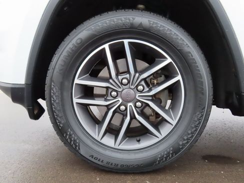 Certified 2019 Jeep Grand Cherokee Limited w/ Trailer Tow Group IV image 14