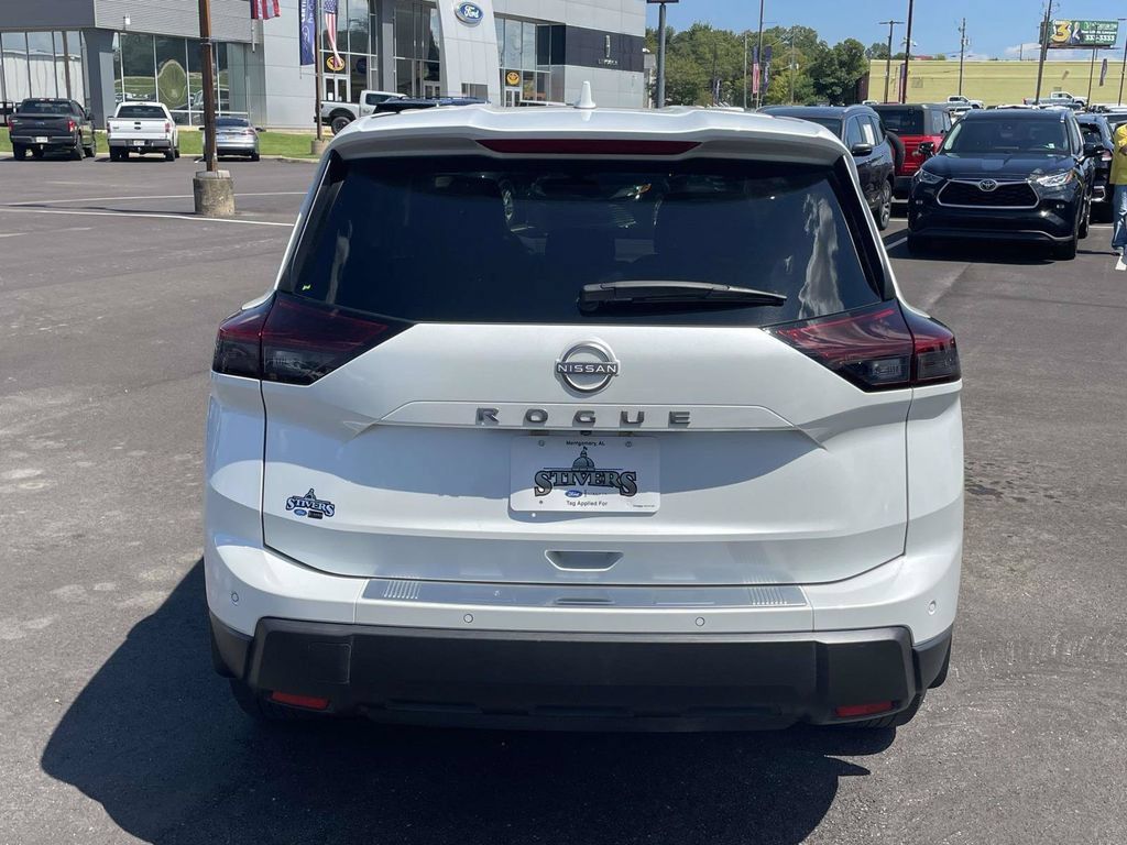 Used 2025 Nissan Rogue SV FWD image 4