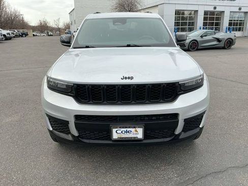 Used 2023 Jeep Grand Cherokee L Laredo image 4