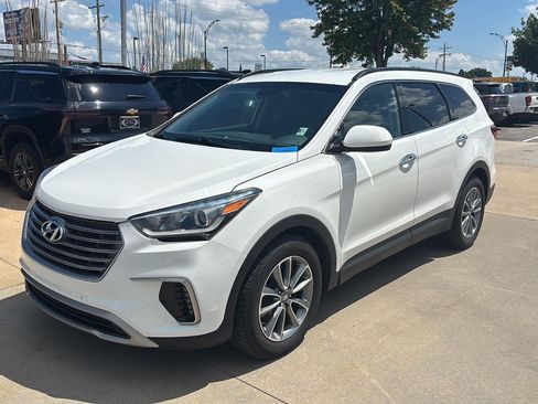 Used 2017 Hyundai Santa Fe SE AWD/4WD image 3