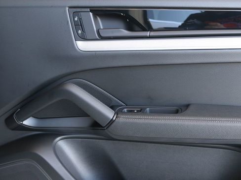 Used 2024 Porsche Cayenne image 33