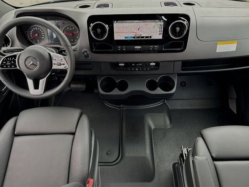 Used 2024 Mercedes-Benz Sprinter 2500 image 12