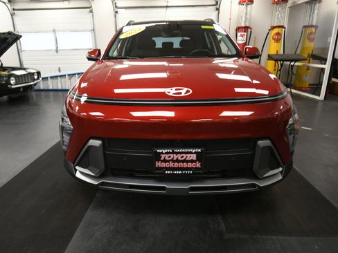 Used 2024 Hyundai Kona Limited AWD/4WD image 3