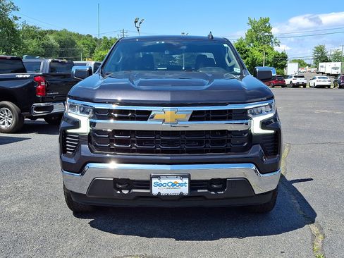 Used 2024 Chevrolet Silverado 1500 LT AWD/4WD image 2