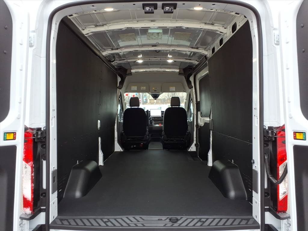 New 2026 Ford Transit 250 148 Medium Roof w/ Load Area Protection Package RWD image 5