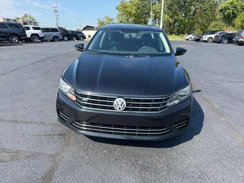 Used 2017 Volkswagen Passat 1.8T R-Line FWD image 2