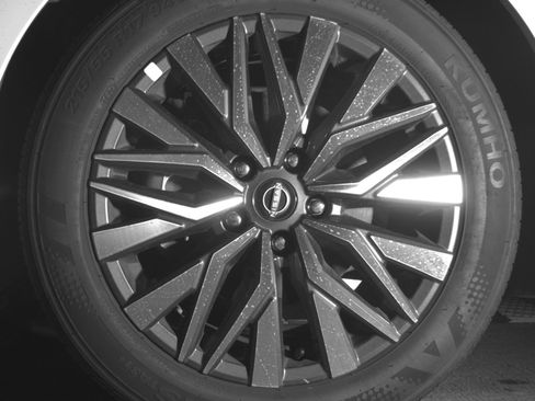 Used 2025 Nissan Altima 2.5 SV FWD image 12