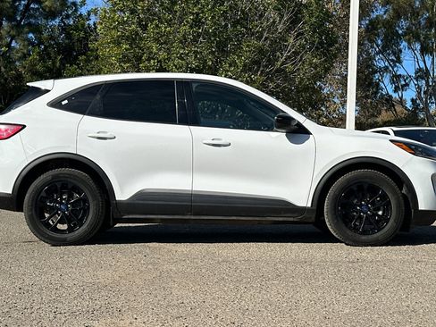 Used 2020 Ford Escape SE Sport image 3
