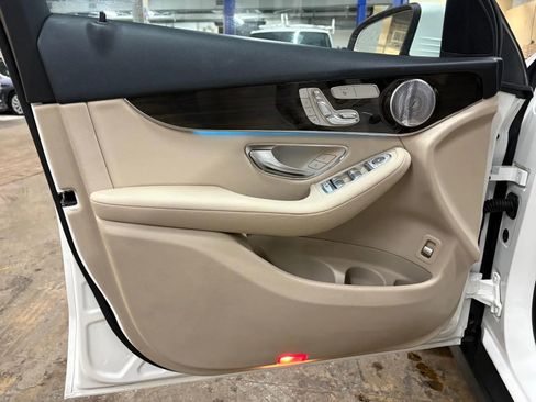 Used 2017 Mercedes-Benz GLC 300 4MATIC image 26