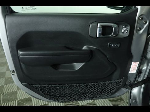 Used 2021 Jeep Wrangler Sport S image 17