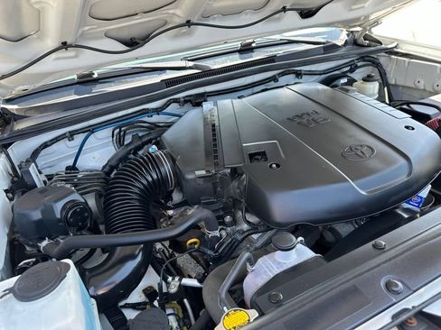 Used 2015 Toyota Tacoma 4x4 Double Cab w/ SR Package image 33