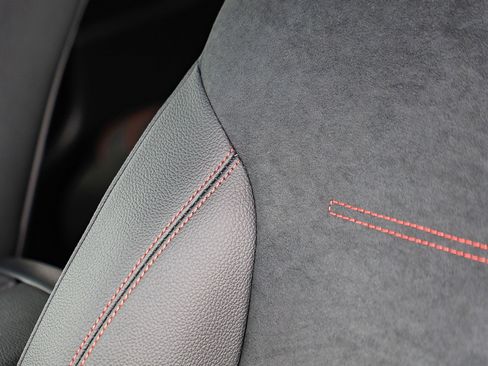 Used 2024 Mercedes-Benz EQB 300 4MATIC image 25