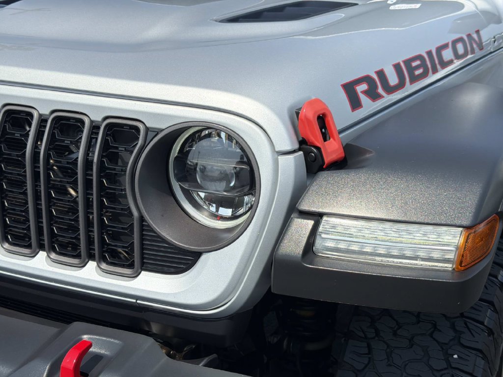 Used 2024 Jeep Wrangler Unlimited Rubicon AWD/4WD image 9