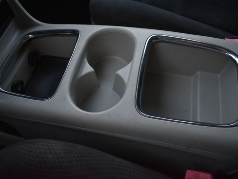 Used 2016 Dodge Grand Caravan SXT image 30