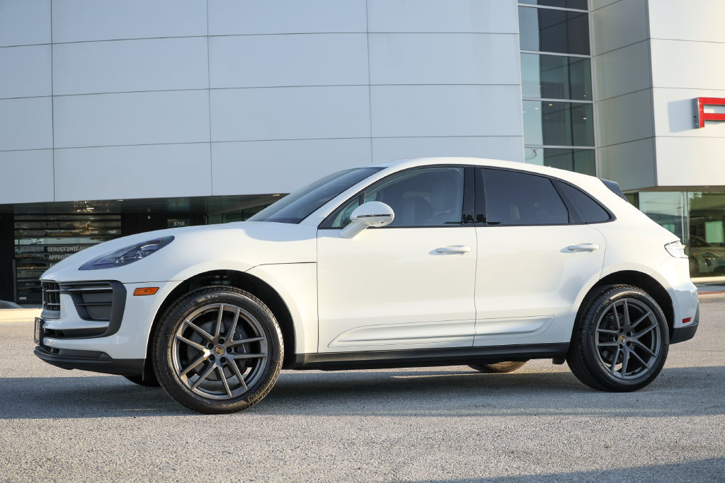 Certified 2026 Porsche Macan AWD/4WD image 9