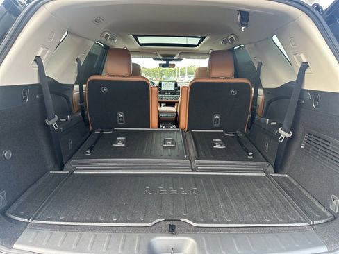 Used 2024 Nissan Pathfinder Platinum image 41