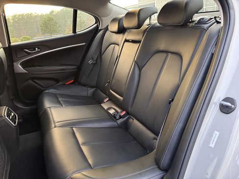 Used 2025 Genesis G70 2.5T image 41