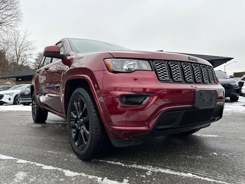 Used 2018 Jeep Grand Cherokee Altitude image 9