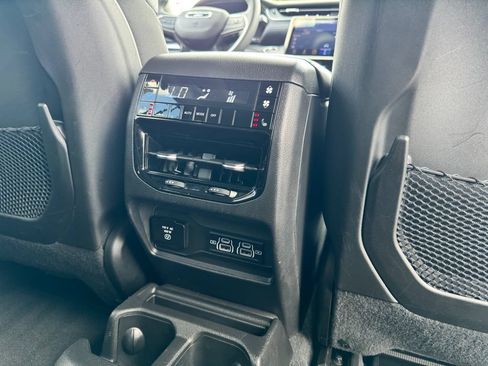 Used 2023 Jeep Grand Cherokee L Limited AWD/4WD image 15