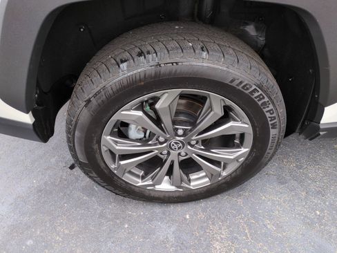 Used 2022 Toyota RAV4 XLE Premium AWD/4WD image 9