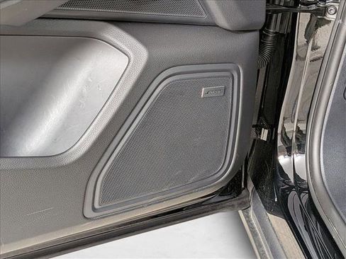 Certified 2025 Porsche Macan AWD/4WD image 13