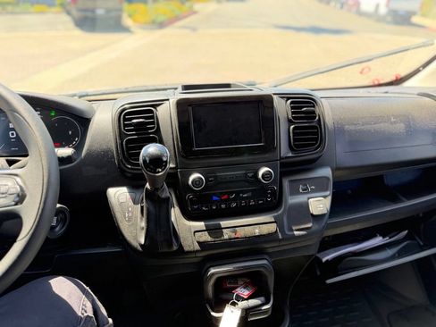 Used 2025 RAM ProMaster 2500 w/ U-Haul Equipment Group FWD image 8