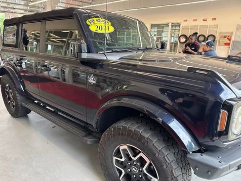 Used 2021 Ford Bronco Outer Banks AWD/4WD image 10