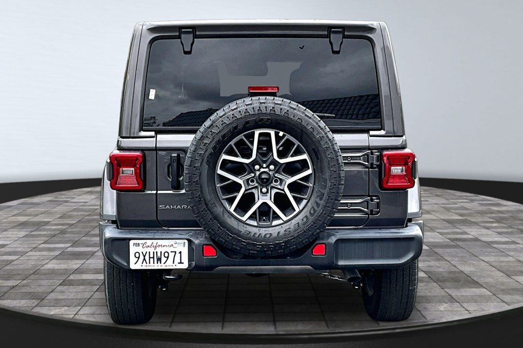 Used 2026 Jeep Wrangler Unlimited Sahara AWD/4WD image 23