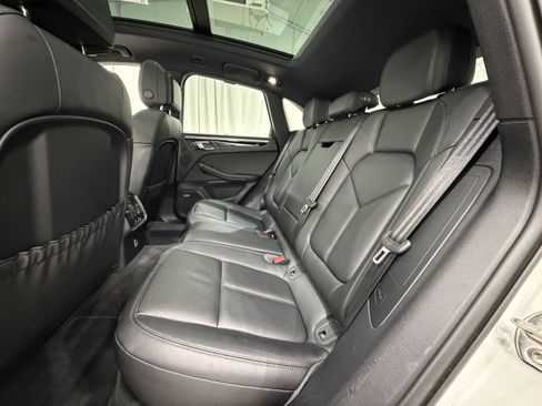 Certified 2024 Porsche Macan image 20