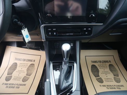 Used 2019 Toyota Corolla LE image 12