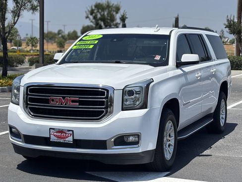 Used 2017 GMC Yukon XL SLT AWD/4WD image 2