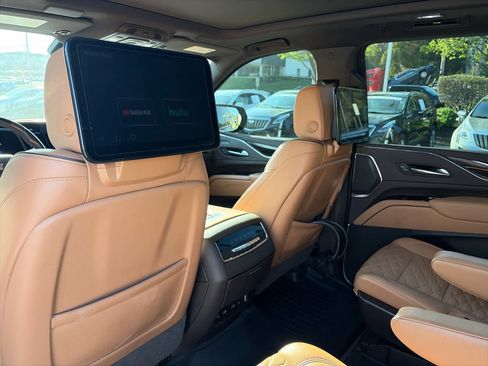 Used 2024 Cadillac Escalade ESV Sport w/ LPO, ONYX Package image 11