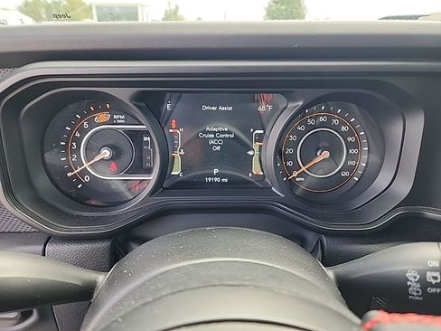 Used 2025 Jeep Wrangler Unlimited Rubicon image 14