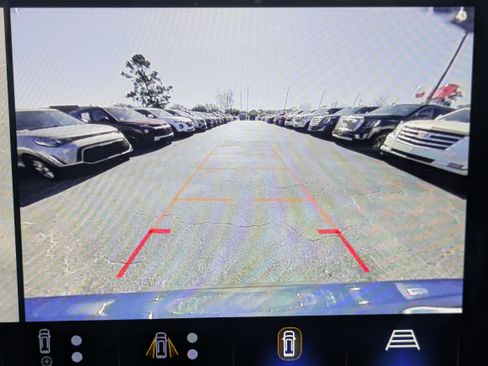 Used 2025 Chevrolet Equinox LT w/ Safety and Technology Package image 13