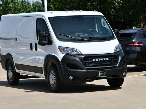Used 2026 RAM ProMaster 2500 w/ Convenience Group FWD image 2