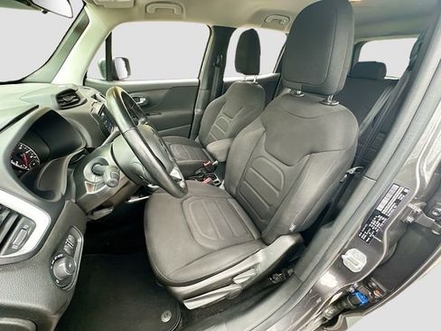 Used 2019 Jeep Renegade Latitude w/ Cold Weather Group AWD/4WD image 20