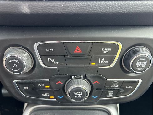 Certified 2020 Jeep Compass Latitude FWD image 30