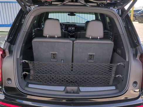 Certified 2023 Cadillac XT6 Premium Luxury FWD image 32