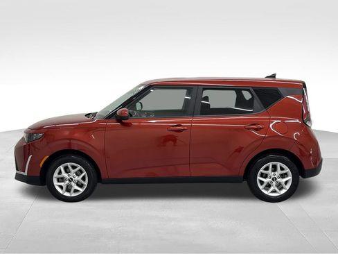 Used 2024 Kia Soul LX w/ Option Group 015 FWD image 4