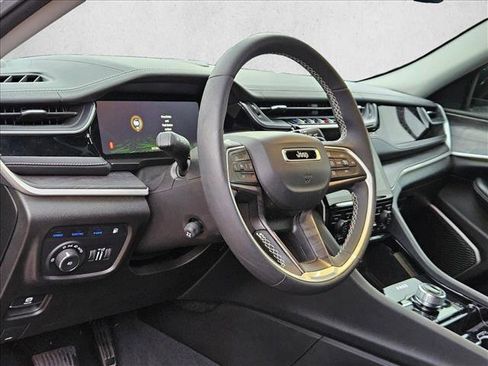Used 2022 Jeep Grand Cherokee Limited 4xe w/ Luxury Tech Group II AWD/4WD image 9