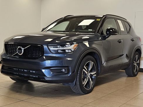 Used 2022 Volvo XC40 T5 R-Design w/ Advanced Package image 2