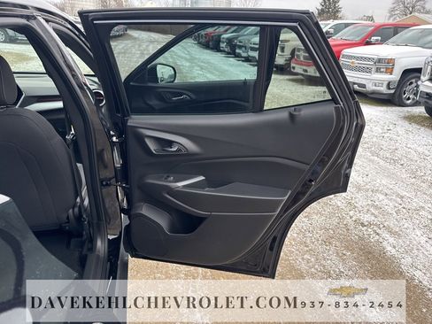 Used 2025 Chevrolet Trax RS w/ Driver Confidence Package image 32