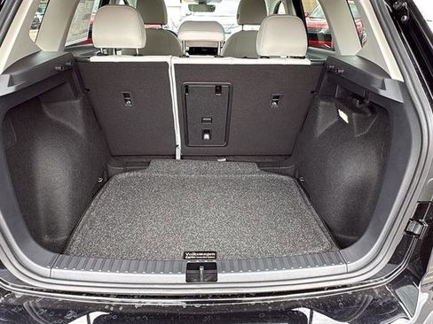 New 2026 Volkswagen Taos SE FWD image 17