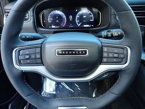 Used 2024 Jeep Wagoneer L Series II AWD/4WD image 15