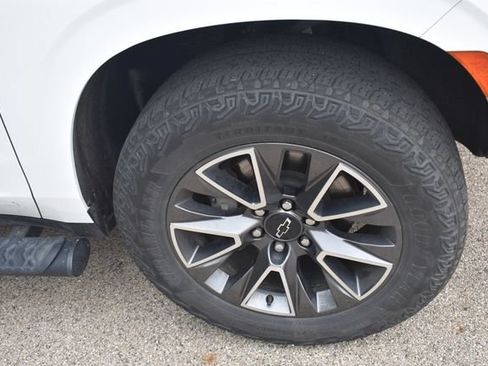 Used 2023 Chevrolet Tahoe Z71 w/ Luxury Package AWD/4WD image 11