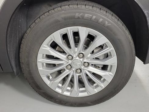 Certified 2024 Cadillac XT4 Luxury w/ Cold Weather Package FWD image 10