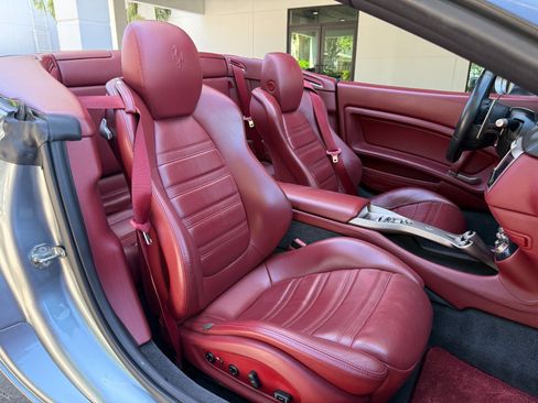 Used 2010 Ferrari California RWD image 38