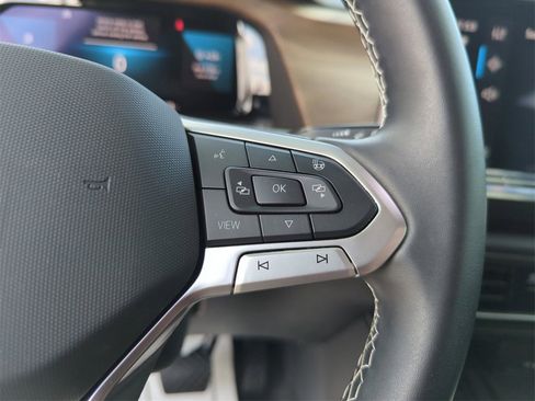 Used 2025 Volkswagen Atlas SE image 37