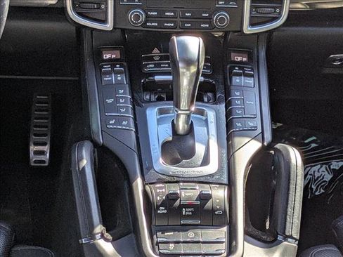 Used 2017 Porsche Cayenne Turbo image 19