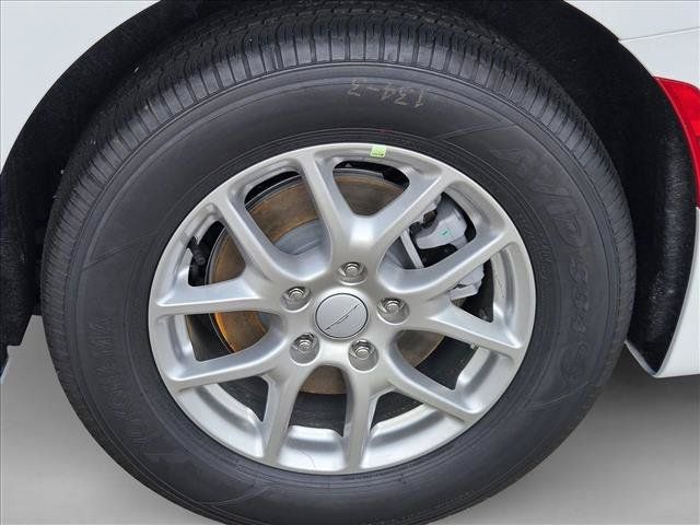 New 2027 Chrysler Pacifica Select FWD image 10